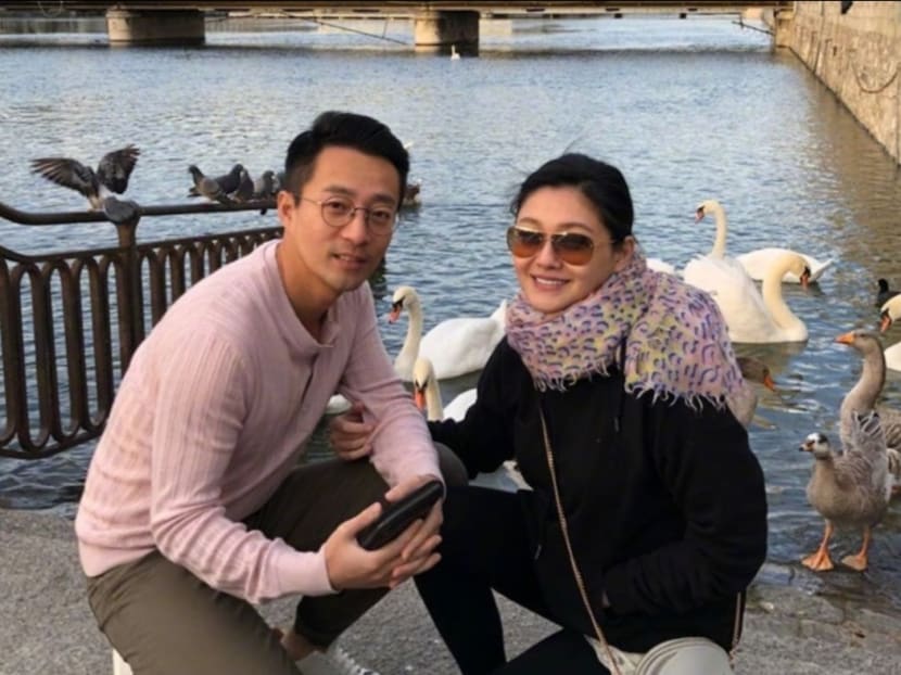 One paparazzo has said that reporters in China are just waiting to get photos of the couple.