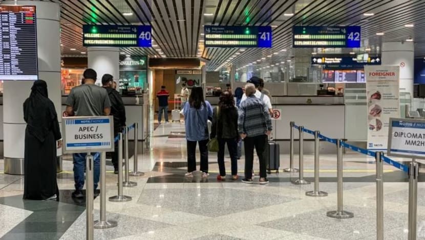 Jabatan Imigresen Malaysia perketat proses kerja selepas 49 pegawai kastam bantu sindiket seludup pekerja asing Jabatan Imigresen Malaysia perketat proses kerja selepas 49 pegawai kastam bantu sindiket seludup pekerja asing