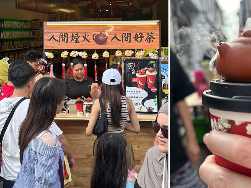 M&rsquo;sian street stall sells China-viral bubble tea topped with tiny, real &lsquo;steaming&rsquo; teapot