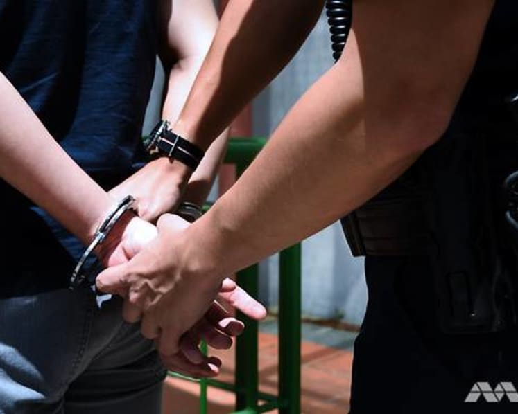 2 men arrested for assaulting, using abusive language against police officers