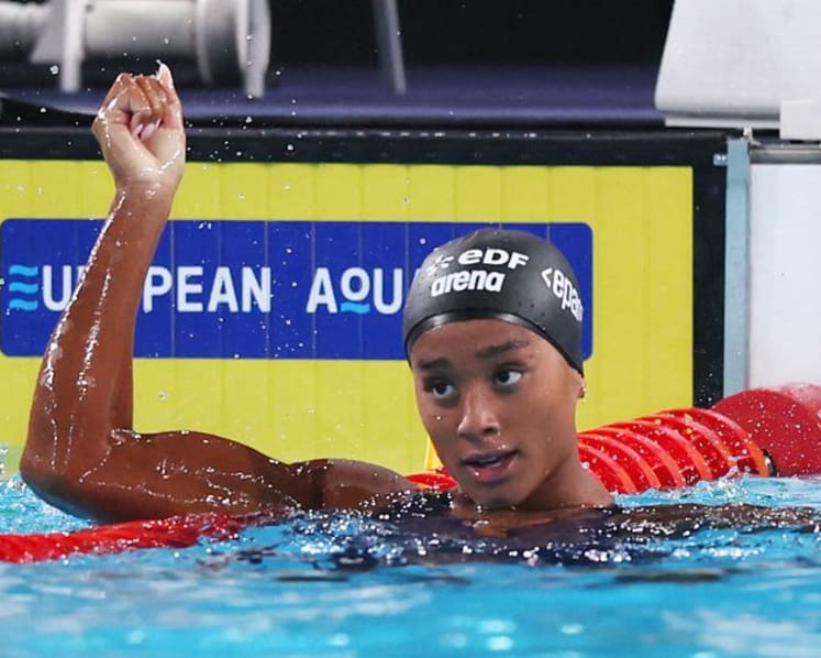 Italy's Curtis betters own 50m backstroke world record
