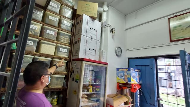 冠病疫情好转 相关中成药销量锐减高达九成 卖家削价求售