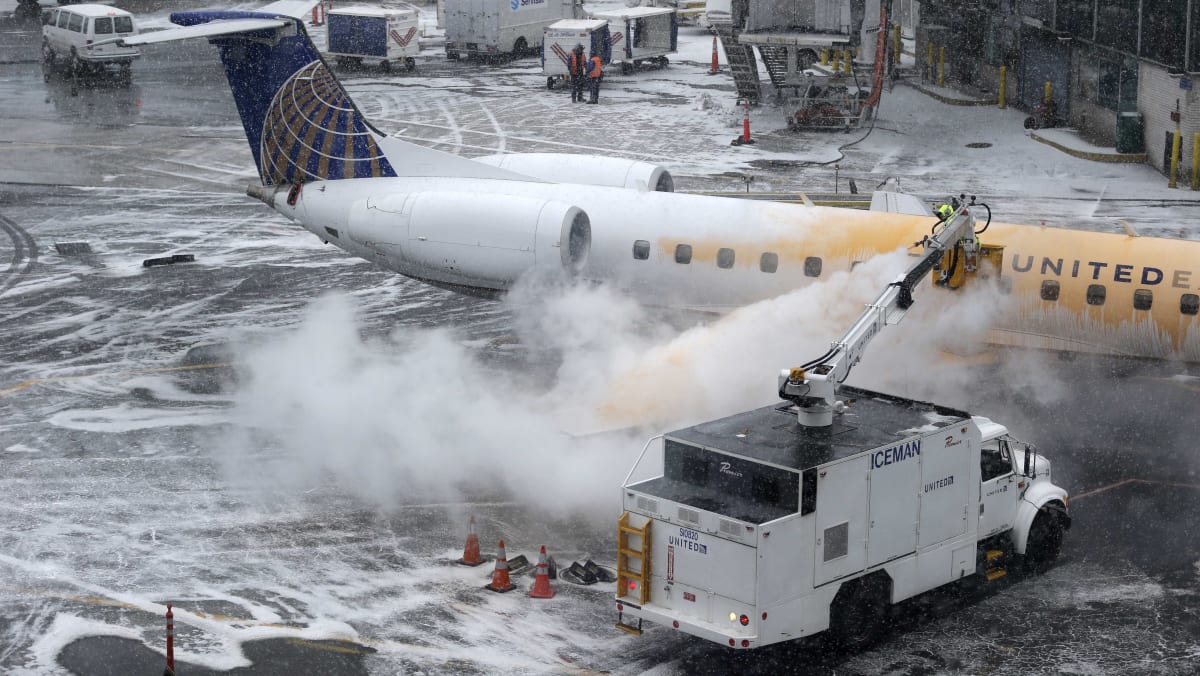 Thousands of flights cancelled as storm descends on the East - TODAY