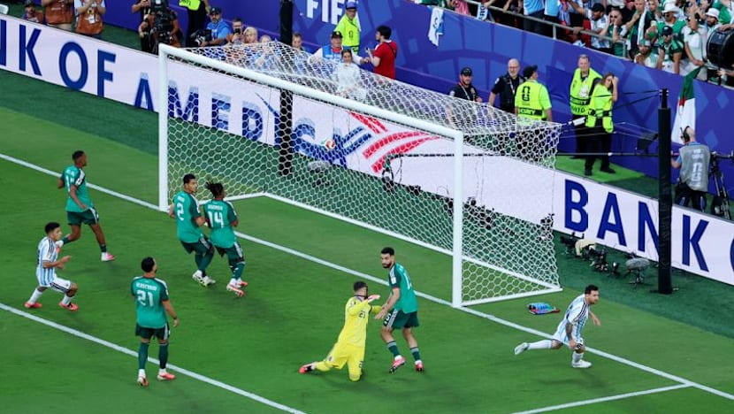 Algeria complain to FIFA about refereeing in loss to Argentina