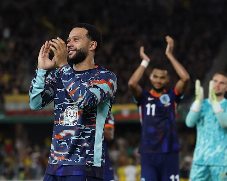 Passport woes delay Depay joining up with Dutch squad