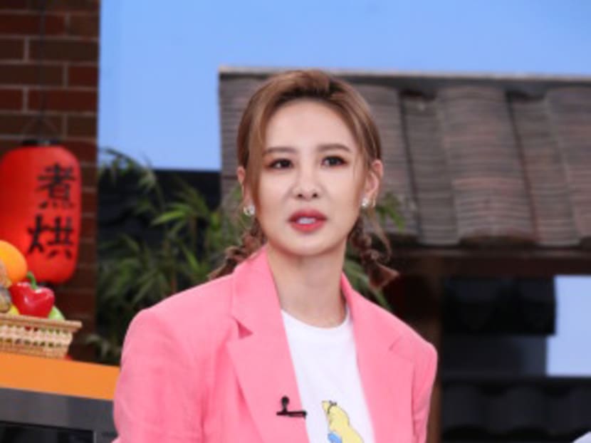 Lin Yu-Chih and Amber An show cooking skills in the press conference of "Master Chef's scientific kung fu"