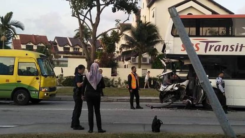 Bas SBS Transit langgar bas sekolah; budak 10 tahun antara yang cedera