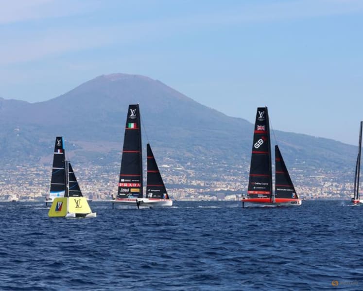 Sailing-America's Cup crews in run-up regatta