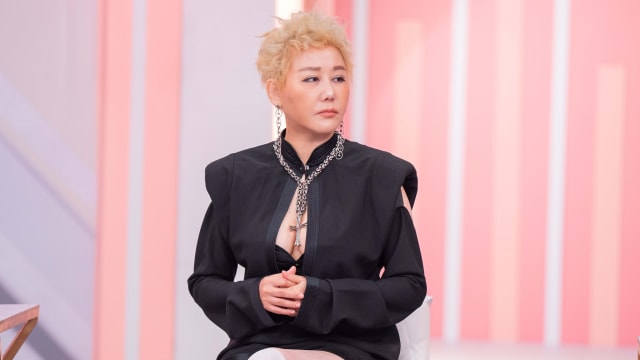 蓝心湄门牙缺一颗喊“爆痛”，到底出了什么事？