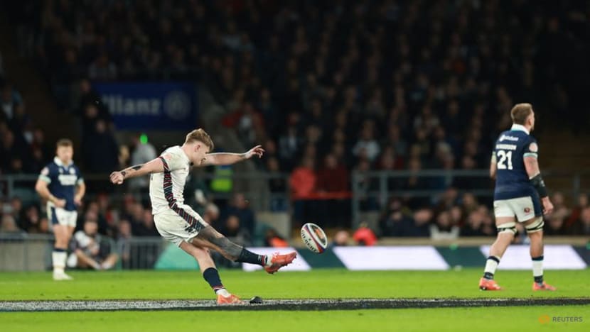 Russell miss allows England to escape with 16-15 win over Scotland