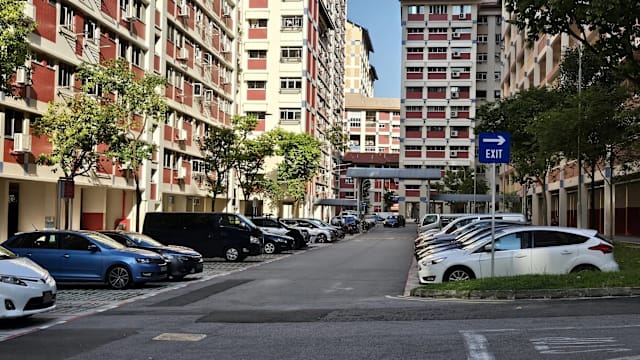 政府8月起调低商用车辆停车季票收费