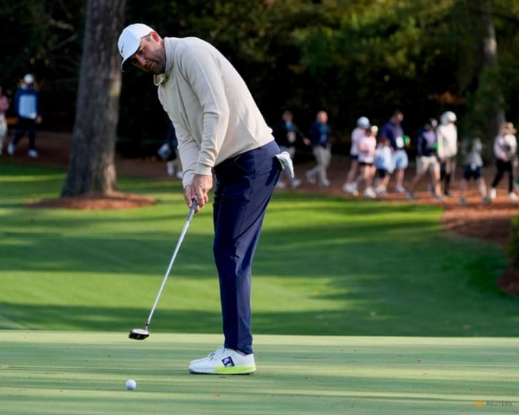 Dry weather and wind set up tough conditions for Masters