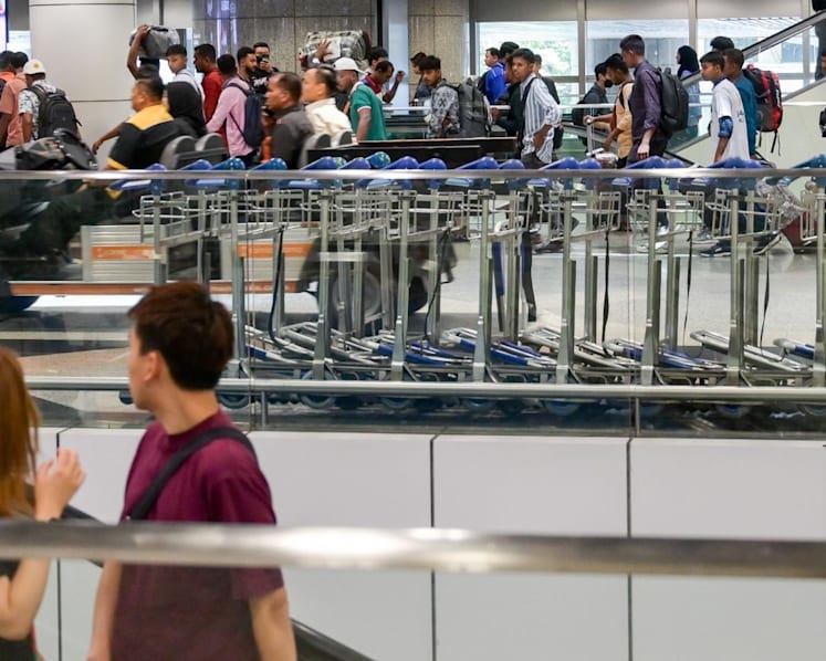 Bangladesh appeals for Malaysia to allow 17,000 of its workers to enter country after missed deadline