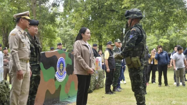 泰柬领土争议升温之际 两国领导人分别前往边境视察