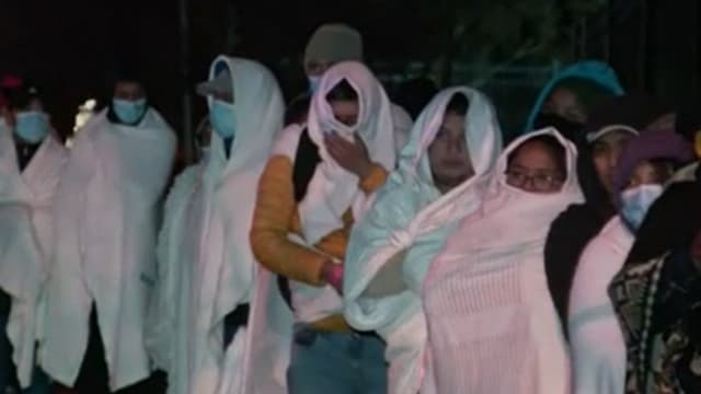 寒冷平安夜数十移民被弃置美国副总统家外 白宫：行为残忍可耻