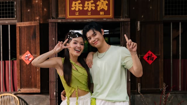 张颖双自费3万新元赴邻国拍摄贺岁MV，未婚夫王康乐“零酬劳”出演 ！