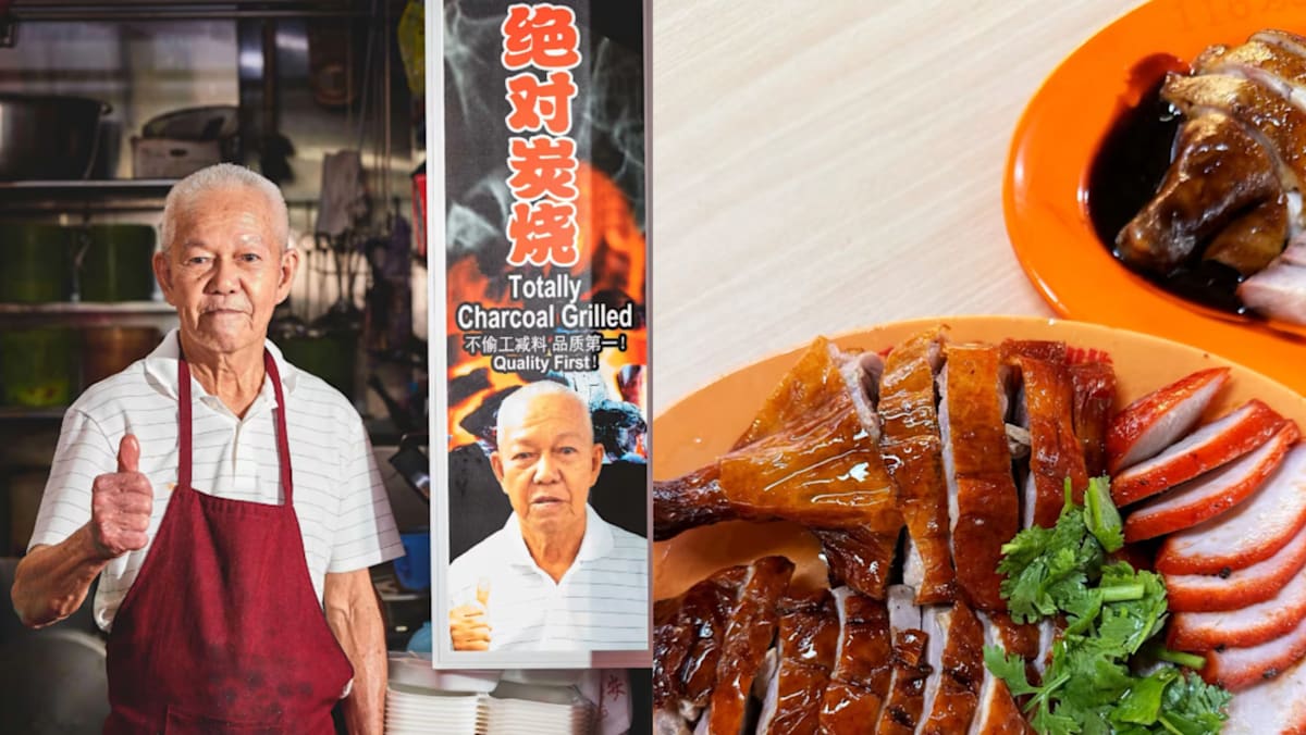 那位86岁高龄的烧肉师傅,曾经在牛车水经营一家已歇业的烧肉摊,现在在珍珠坊熟食中心工作。