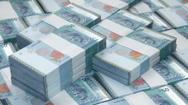 马国运钞车途中车门突打开 掉逾30万现金