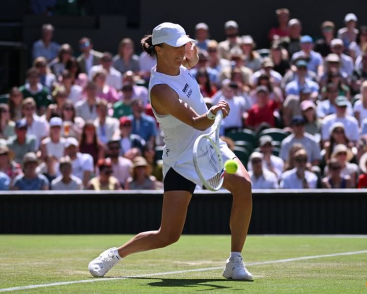 Swiatek tames powerful Pliskova to reach Wimbledon round three