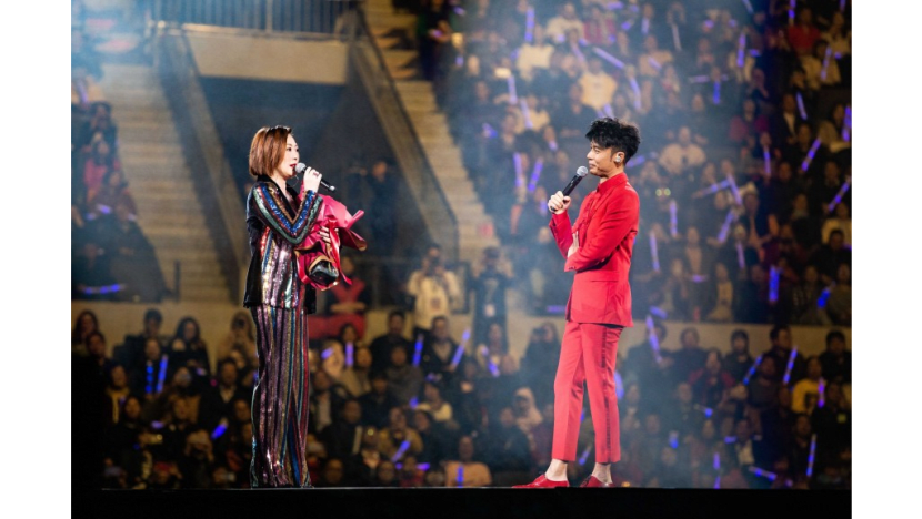 Shirley Kwan causes stir at Hacken Lee's concert