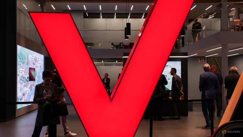 Verizon wireless subscriber growth hits 5-yr high, profit view weak Verizon wireless subscriber growth hits 5-yr high, profit view weak