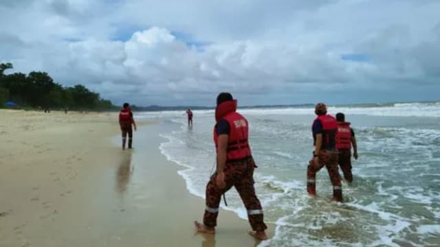 本地父子迪沙鲁海边戏水被浪卷走 父亲生死未卜