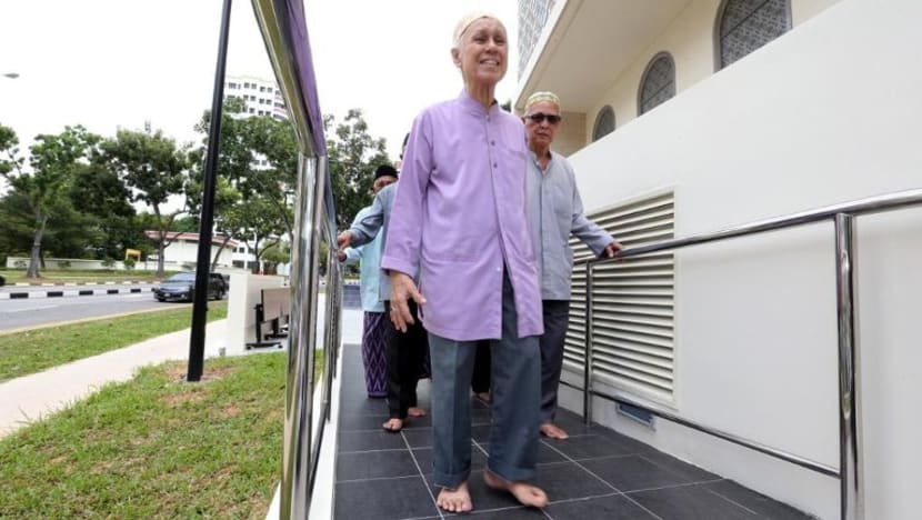 KOMENTAR: Meniti usia tua secara membina – antara ihsan masyarakat dan sikap kita sendiri