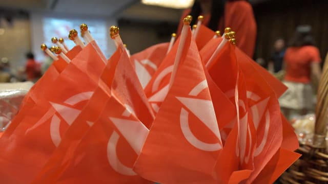 针对三女非法组织游行被控发表不实言论 民主党接更正指示