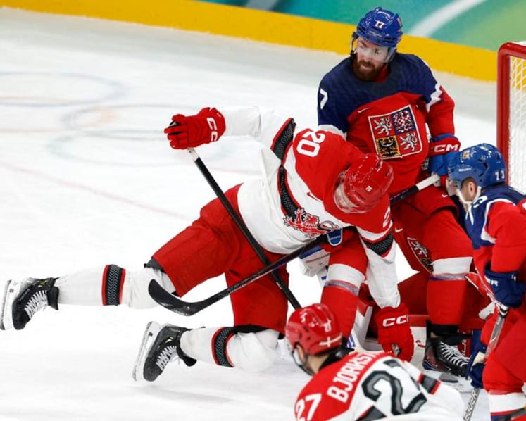Ice hockey-Czechs set for 'biggest game' against Canada in quarter-finals