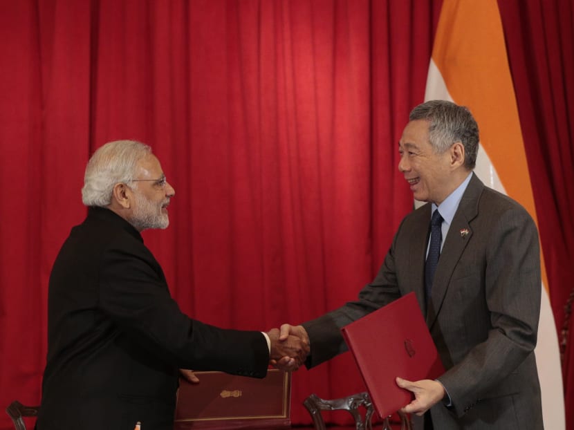 Prime Minister Lee Hsien Loong and Prime Minister Nerendra Modi at the signing of the MOU at the Istana. Photo: Jason Quah/TODAY Prime Minister Lee Hsien Loong and Prime Minister Nerendra Modi at the signing of the MOU at the Istana. Photo: Jason Quah/TODAY