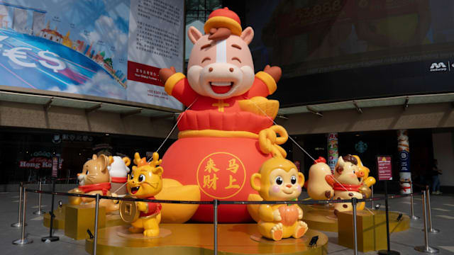 是马还是牛？ 唐城坊外生肖装饰引争论