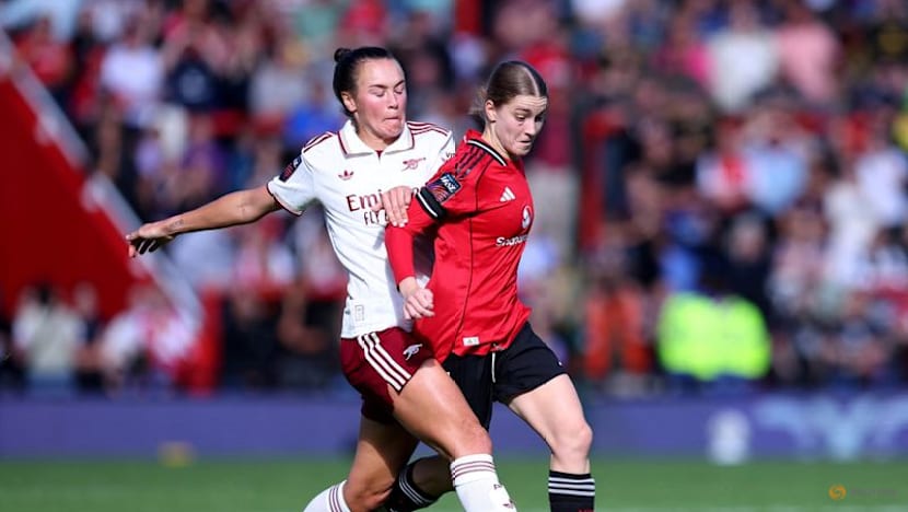 Chelsea go top of WSL as Man United and Arsenal play out a goalless draw