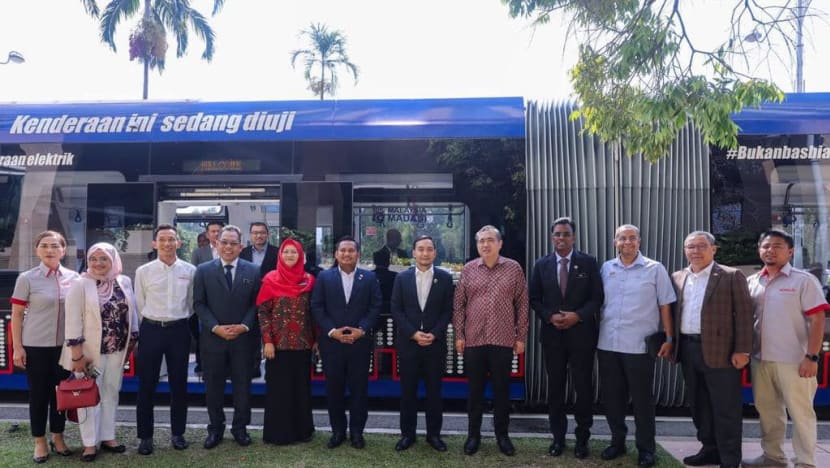 Johor berhasrat bina kereta api automatik atasi kesesakan Johor berhasrat bina kereta api automatik atasi kesesakan