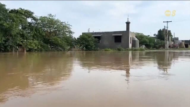 暴雨重创印巴山区 洪灾与土崩已致36人死
