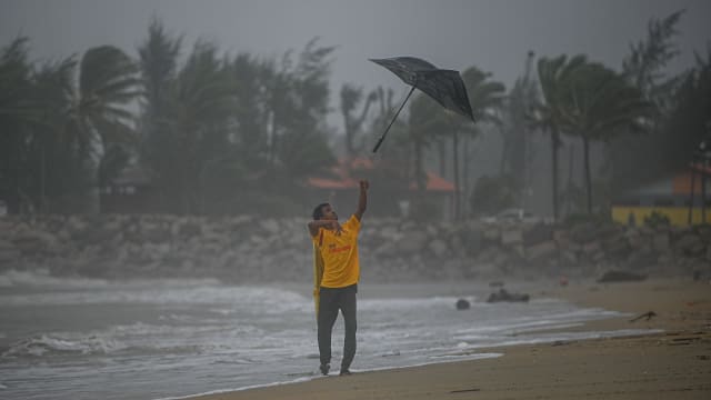 暴雨连绵24小时 马国登嘉楼州爆发第三波水灾