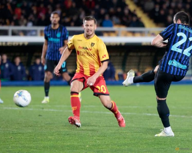 Late goals keep Inter in control of Serie title race