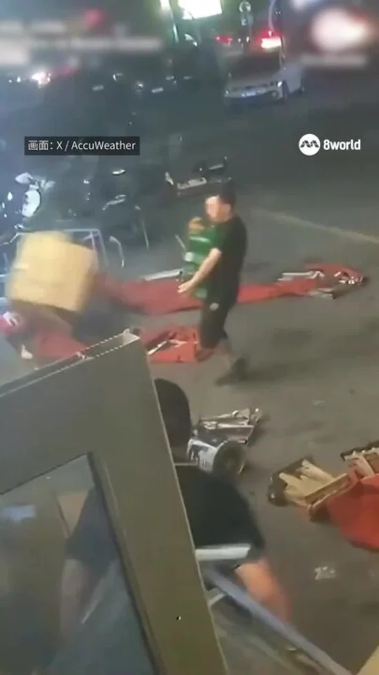 HEZEwindblow_YF210426