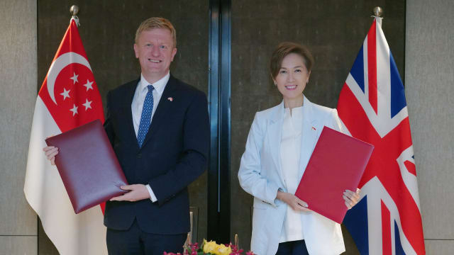 我国同英国签署两项备忘录 加强数据使用和新科技合作