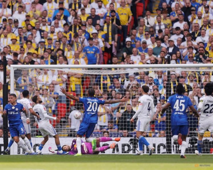 Chelsea steady the ship by booking spot in FA Cup final