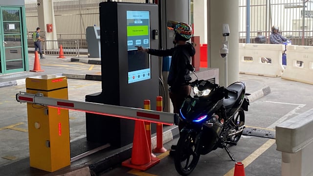 兀兰关卡明年初 试行摩托车废气排放自检亭