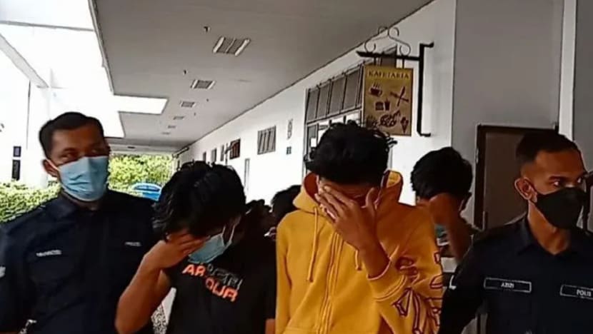4 remaja didakwa rogol berkumpulan di Melaka 4 remaja didakwa rogol berkumpulan di Melaka