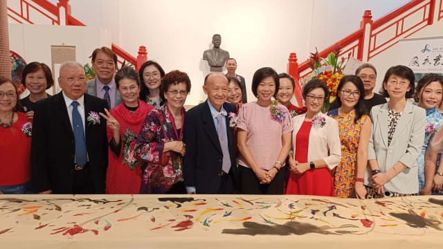 更生美术研究会举办国庆书画展 发布国庆书画特刊