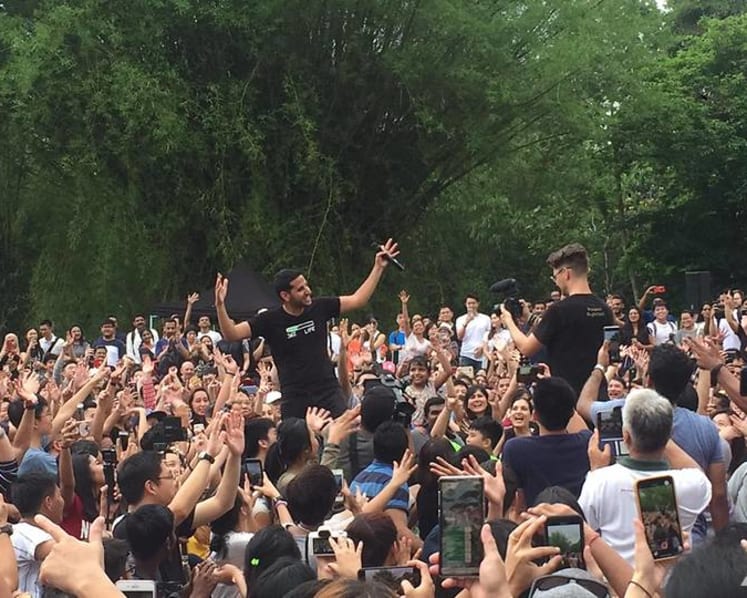 2,000 fans turn up for Nas Daily’s meet-and-greet at Botanic Gardens