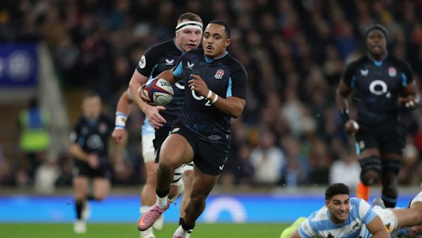 England survive Argentine comeback for 27-23 win