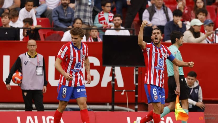 Atletico back to winning ways with last-gasp 2-1 victory at Sevilla