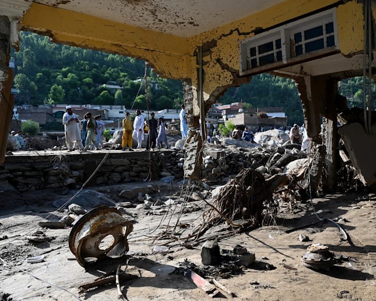 Pakistan villagers say floods hit 'in seconds', as toll rises to 365