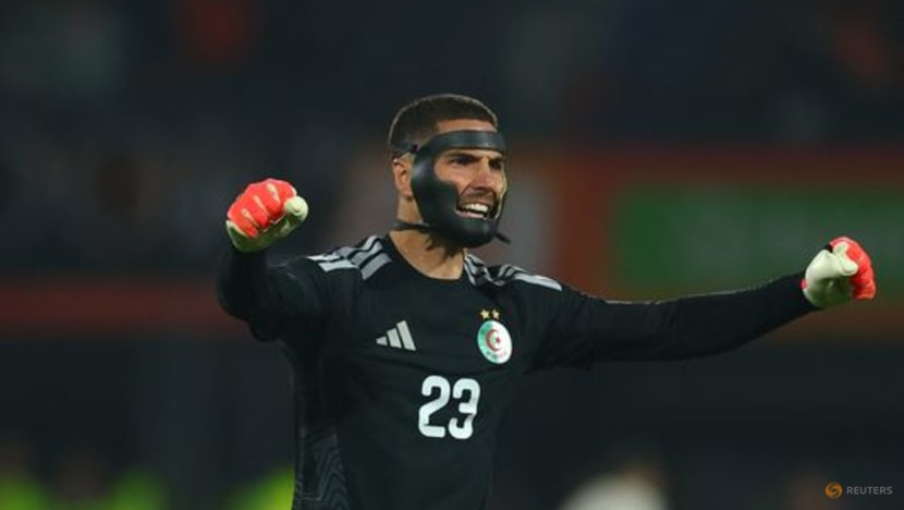 Algeria score late to upset Dutch with surprise away win