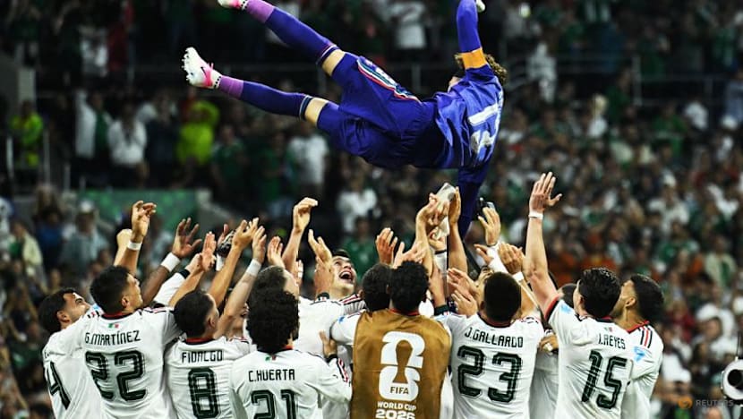 Ochoa gets perfect Azteca send-off as Mexico beat Czechs