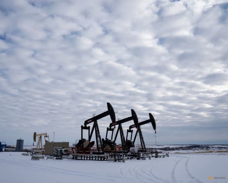 Oil prices hover around four-month high, buoyed by Iran concerns, weak dollar