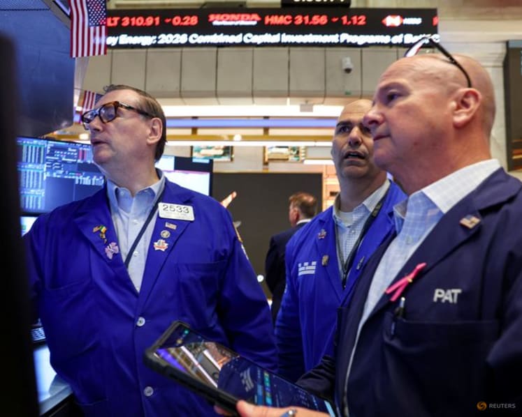 Oil, Treasury yields turn higher as stocks falter